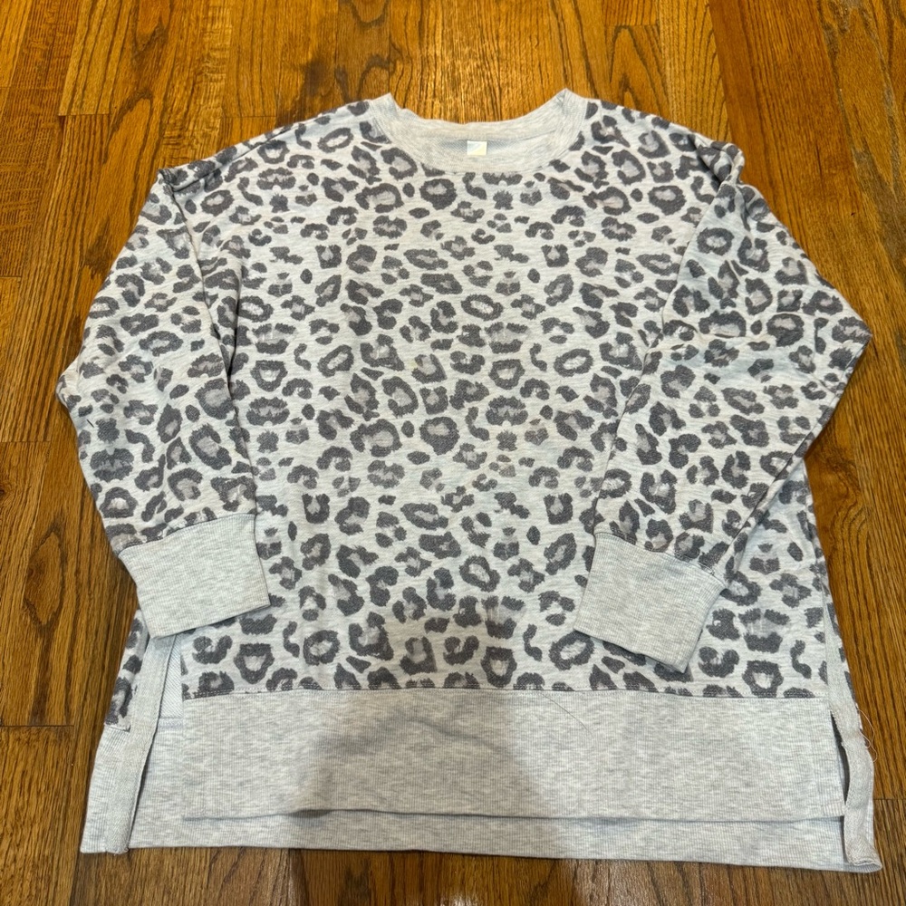 GreenTea Light Gray Leopard Print Pullover